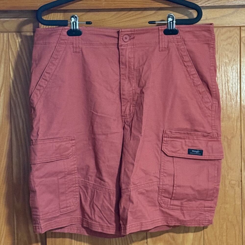 Men's Wrangler Relaxed Fit Cargo Shorts Coral Red Pink 36 - Picture 2 of 13